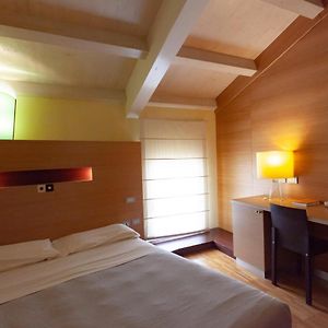 Standard Zimmer mit Kingsize-Bett